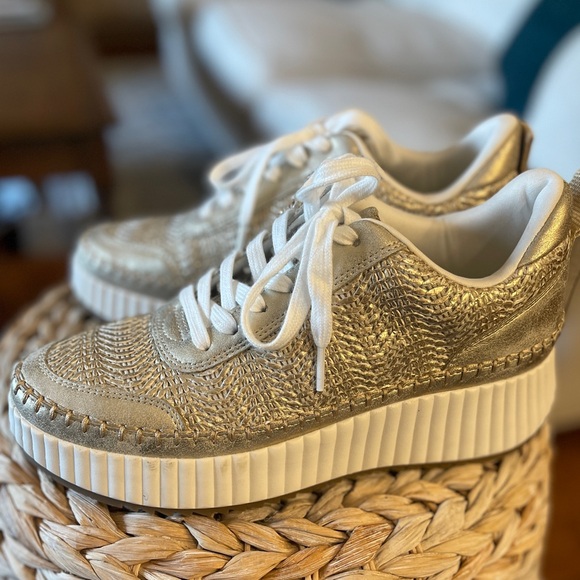 NEW Gold weave wedge/platform sneakers Universal Threads size 9.5 - Picture 12 of 14